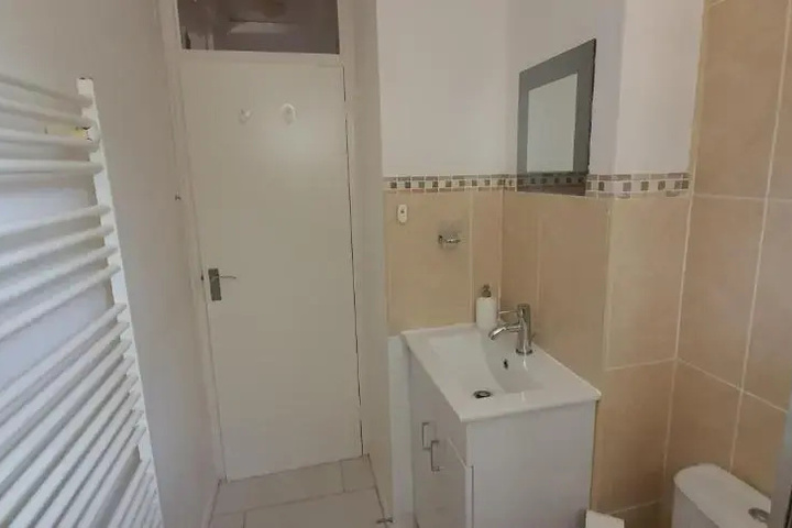 Room 5 of 11