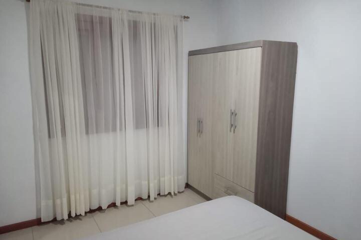 Room 4 of 16
