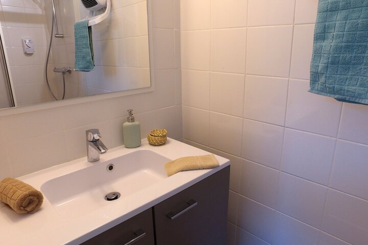 Room 27 of 48