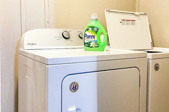 Laundry 19 of 32