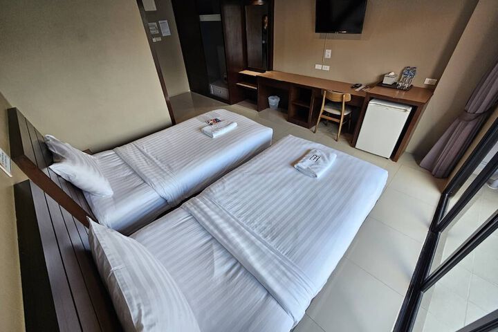 Room 8 of 32