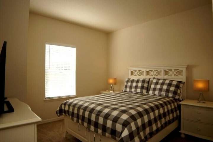 Room 4 of 61