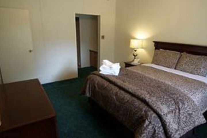 Room 8 of 24
