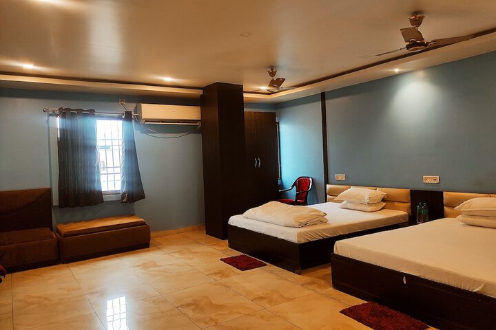 Room 12 of 32