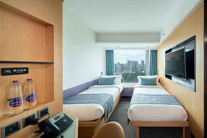 Room 11 of 36