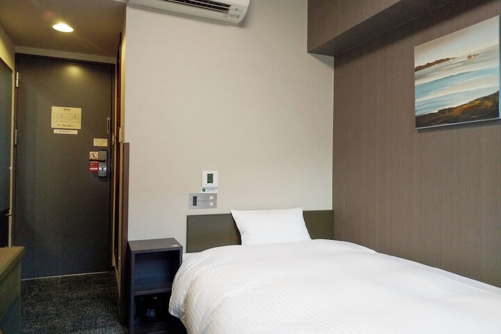 Room 5 of 27