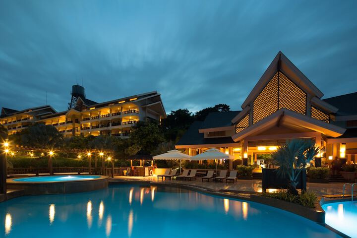 Hotel with Pool