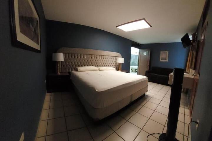 Room 8 of 12