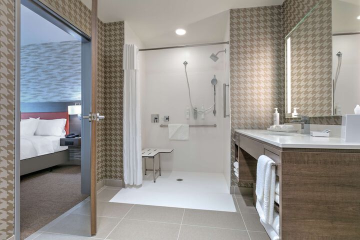 Room 16 of 34