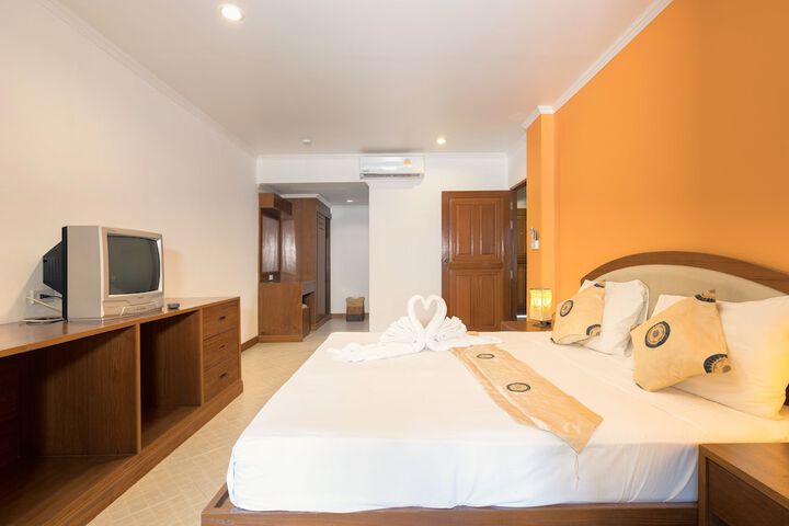 Room 33 of 164