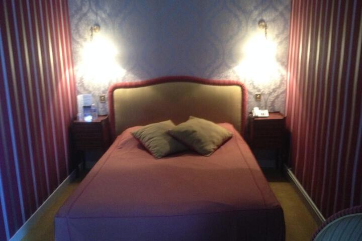 Room 6 of 27