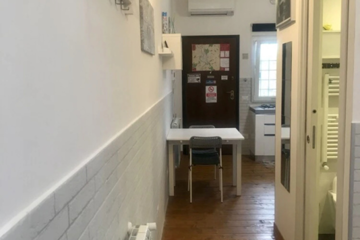 Room 9 of 16