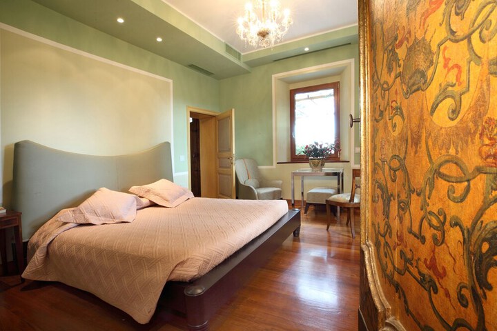Room 9 of 61