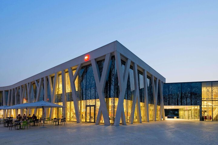 Hotel Entry