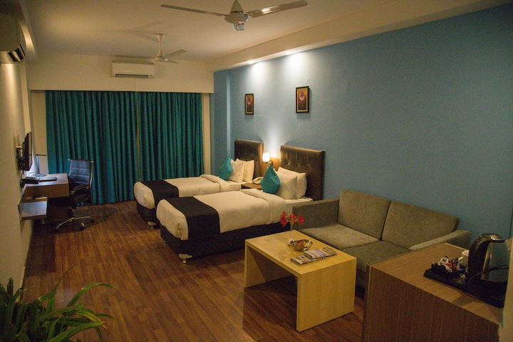 Room 13 of 28