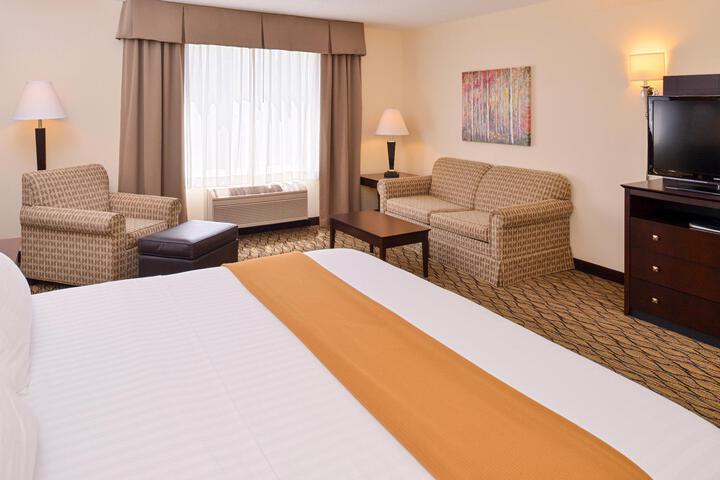 1 King Bed (6 of 20)