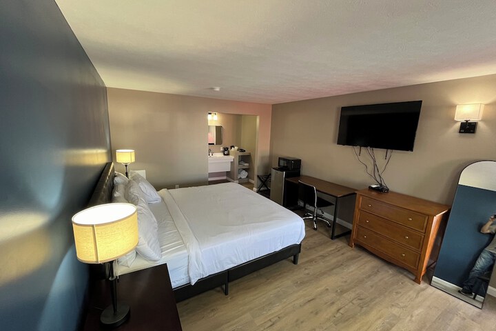 Superior Room 1 King Bed (32 of 39)