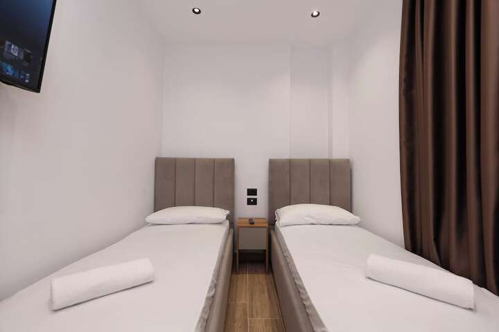 Room 26 of 73