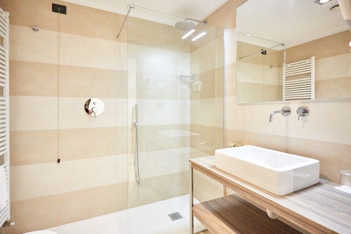 Room 10 of 21