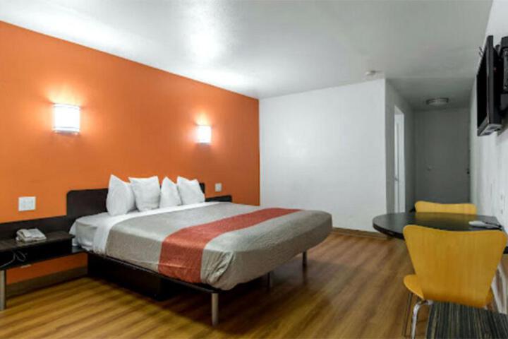 Standard Room, King or Two Doubles (2 of 3)