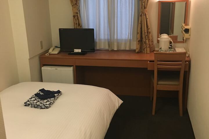 Room 14 of 32