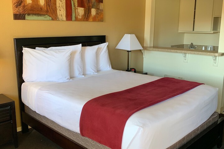 1 Queen Bed (13 of 18)