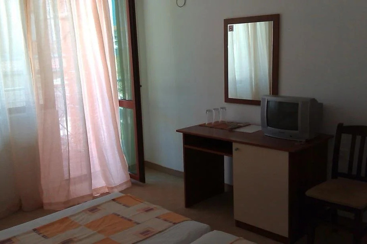 Room 4 of 15