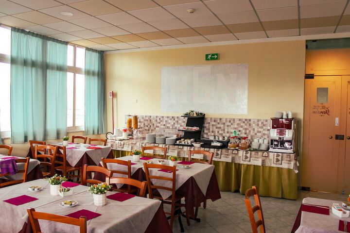 Dining 65 of 79