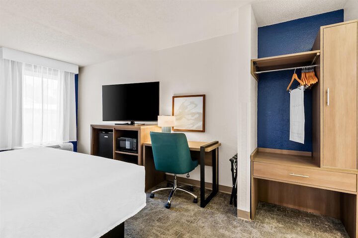 Room 25 of 51