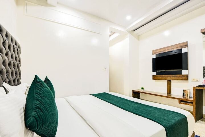 Room 10 of 24