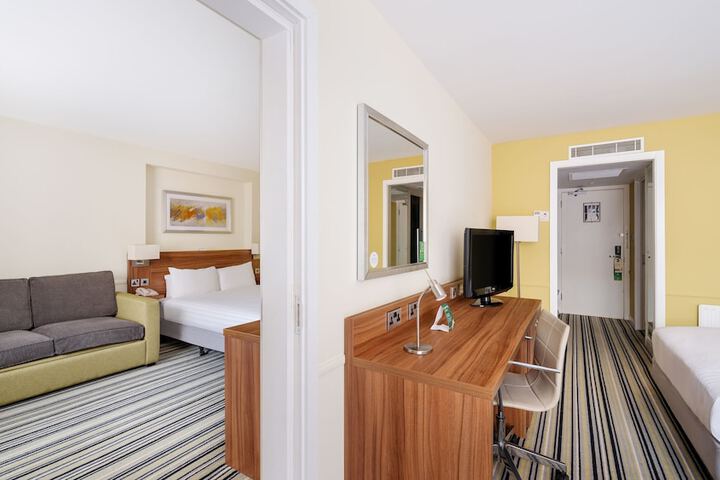 Room 28 of 100