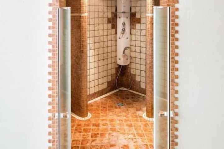 Room 12 of 22