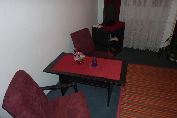 Room 8 of 13