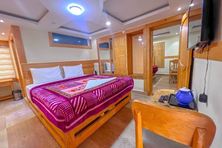 Room 2 of 38