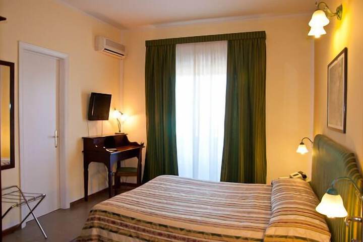 Room 7 of 28