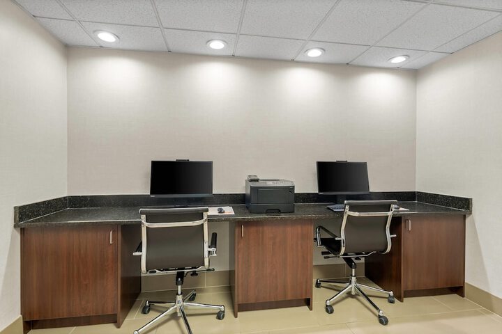 Business Center 52 of 61