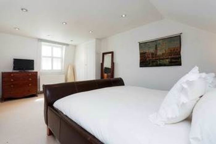Room 9 of 25