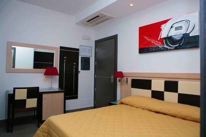 Room 7 of 65