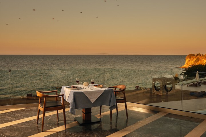 Dining 72 of 105