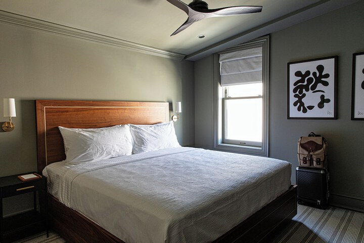 Room 8 of 30
