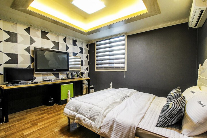 Room 3 of 41