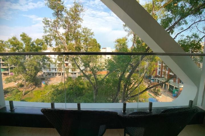 Room 8 of 17