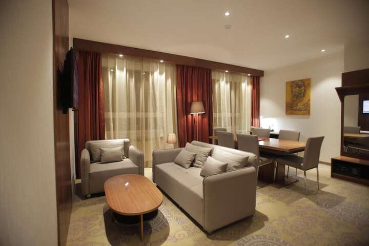 Room 21 of 38