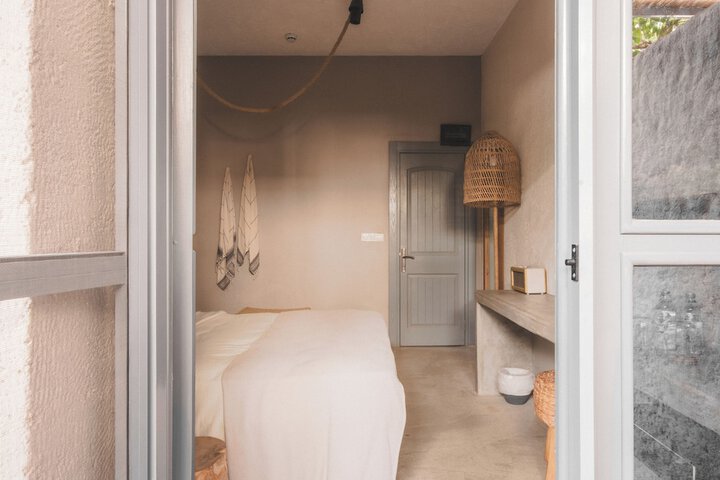 Room 27 of 64