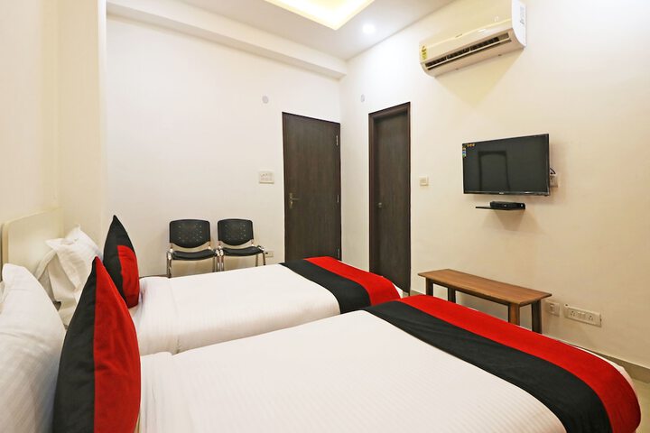 Room 9 of 10