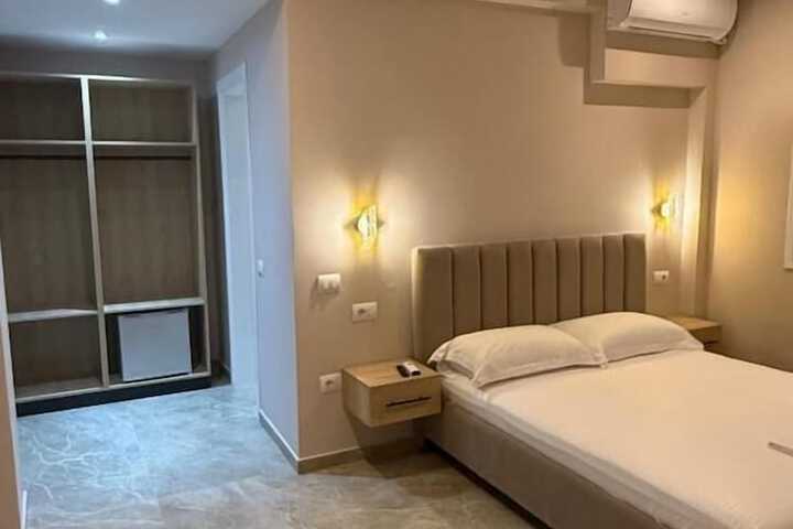 Room 5 of 62