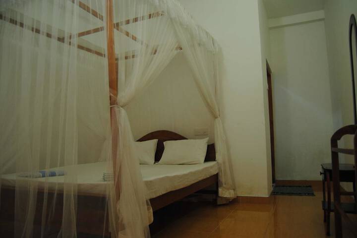 Room 6 of 17