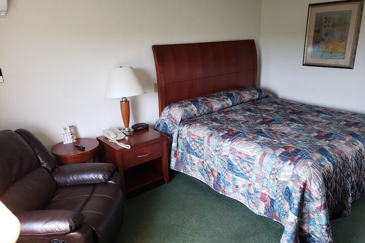 Room 2 of 37