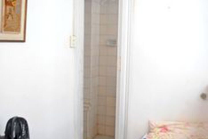 Room 9 of 20