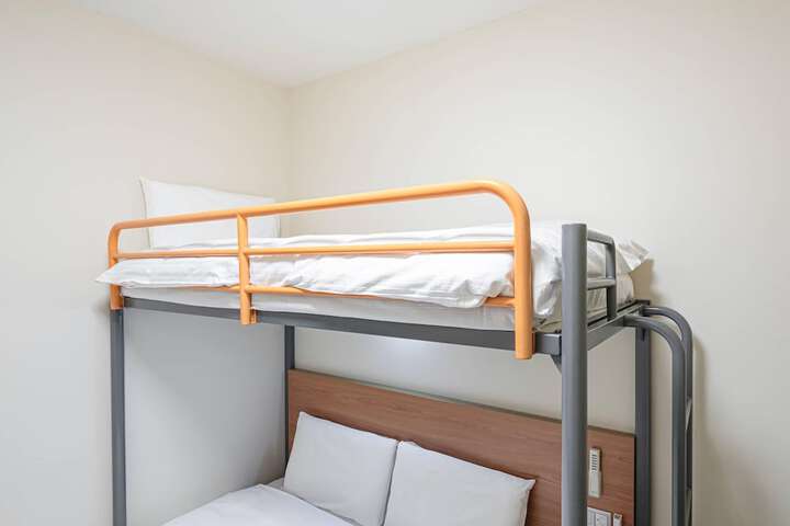 Room 8 of 25